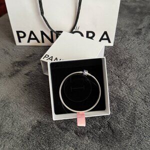 Sparkling Barrel Clasp Bangle – Sterling Silver 7" from Pandora